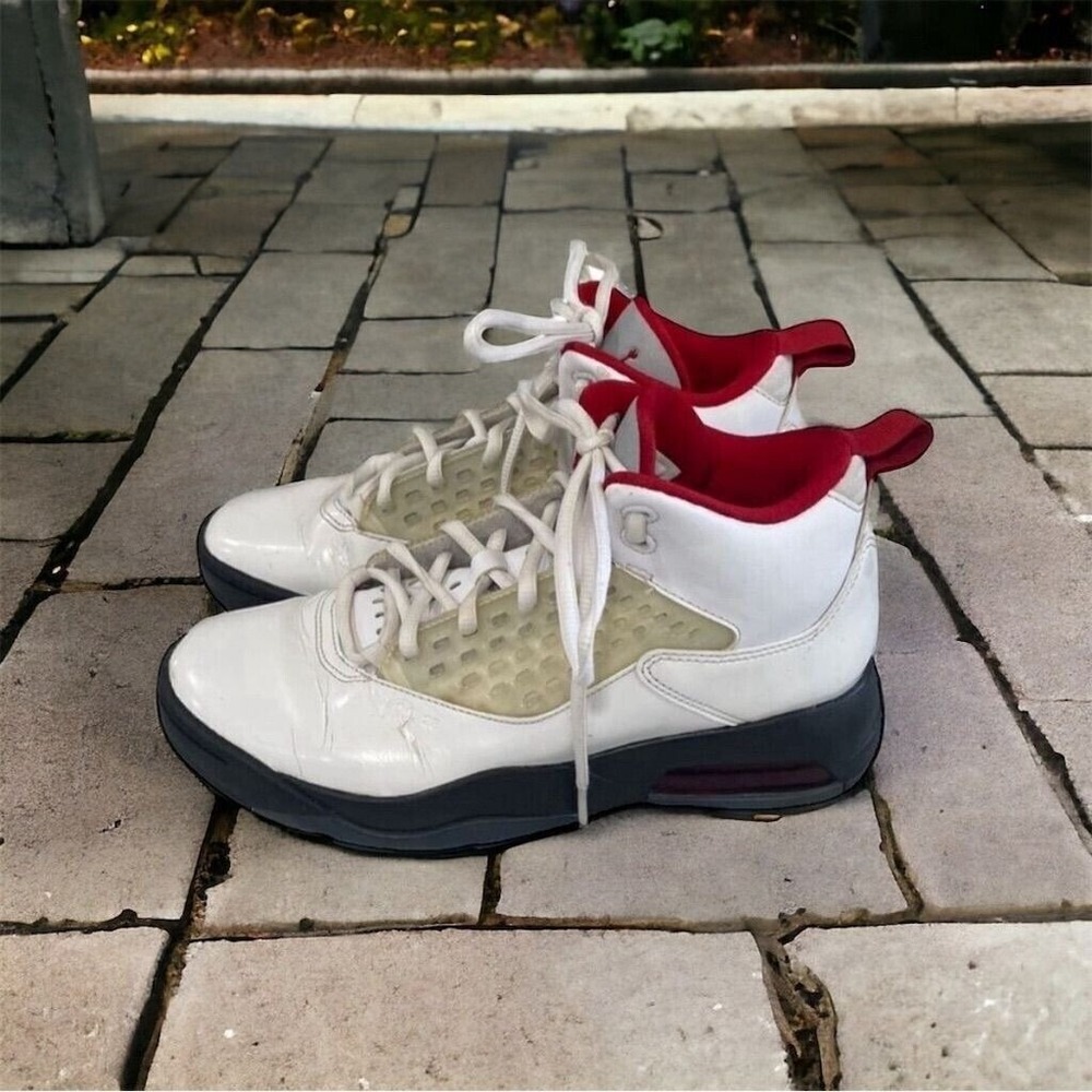 Nike Jordan Maxin 200 White High Top Basketball‎ Shoes Teens Size 7Y Lace Up